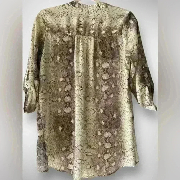 Women's Small Snake Print Blouse 3/4 Sleeves High Low Hem by She + Sky NWOT - Picture 8 of 9